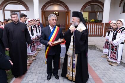 Conferinţă semestrială şi sfinţirea noului Aşezământ parohial din localitatea Brătuleşti, judeţul Galaţi – fotografia 14
