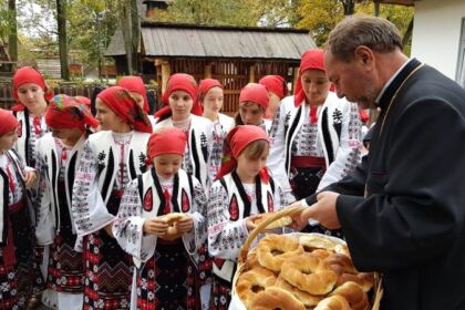 Tineri din satul românesc din sudul Moldovei în vizită la locuri emblematice din București – fotografia 18
