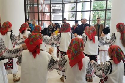 Tineri din satul românesc din sudul Moldovei în vizită la locuri emblematice din București – fotografia 31