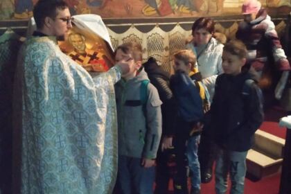 Elevi în vizită la Centrul eparhial al Arhiepiscopiei Dunării de Jos – fotografia 3