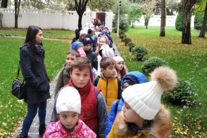 Elevi în vizită la Centrul eparhial al Arhiepiscopiei Dunării de Jos – fotografia 4