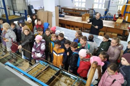Elevi în vizită la Centrul eparhial al Arhiepiscopiei Dunării de Jos – fotografia 11