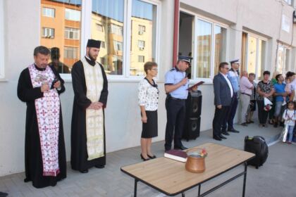 Ghiozdane şi rechizite şcolare pentru 4.000 de copii din Arhiepiscopia Dunării de Jos – fotografia 10