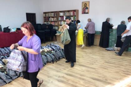 Ghiozdane şi rechizite şcolare pentru 4.000 de copii din Arhiepiscopia Dunării de Jos – fotografia 6