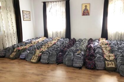 Ghiozdane şi rechizite şcolare pentru 4.000 de copii din Arhiepiscopia Dunării de Jos – fotografia 10