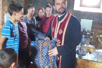 Ghiozdane şi rechizite şcolare pentru 4.000 de copii din Arhiepiscopia Dunării de Jos – fotografia 6