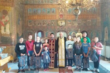 Ghiozdane şi rechizite şcolare pentru 4.000 de copii din Arhiepiscopia Dunării de Jos – fotografia 7