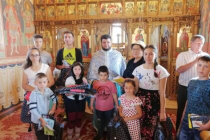 Ghiozdane şi rechizite şcolare pentru 4.000 de copii din Arhiepiscopia Dunării de Jos – fotografia 10