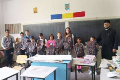 Ghiozdane şi rechizite şcolare pentru 4.000 de copii din Arhiepiscopia Dunării de Jos – fotografia 12