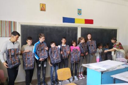 Ghiozdane şi rechizite şcolare pentru 4.000 de copii din Arhiepiscopia Dunării de Jos – fotografia 13