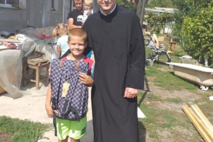 Ghiozdane şi rechizite şcolare pentru 4.000 de copii din Arhiepiscopia Dunării de Jos – fotografia 15