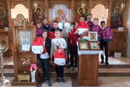 Ghiozdane şi rechizite şcolare pentru 4.000 de copii din Arhiepiscopia Dunării de Jos – fotografia 4
