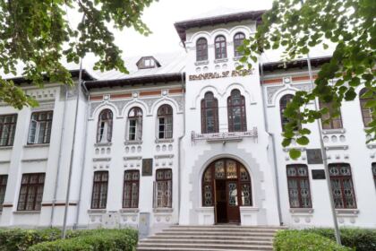 Festivitatea de deschidere a noului an şcolar la Seminarul Teologic „Sfântul Apostol Andrei“ din Galaţi – fotografia 1