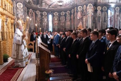 Festivitatea de deschidere a noului an şcolar la Seminarul Teologic „Sfântul Apostol Andrei“ din Galaţi – fotografia 8