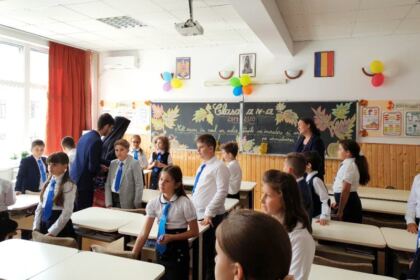 Festivitatea de deschidere a noului an şcolar la Seminarul Teologic „Sfântul Apostol Andrei“ din Galaţi – fotografia 22