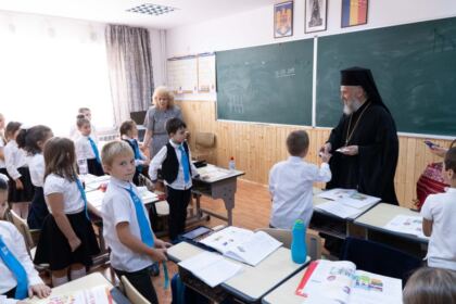 Festivitatea de deschidere a noului an şcolar la Seminarul Teologic „Sfântul Apostol Andrei“ din Galaţi – fotografia 29