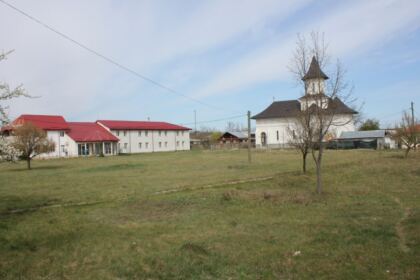 Arhiepiscopia Dunării de Jos ajută persoanele internate la Centrul Medico-Social din localitatea Pechea, judeţul Galaţi – fotografia 9