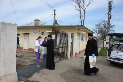 Arhiepiscopia Dunării de Jos ajută persoanele internate la Centrul Medico-Social din localitatea Pechea, judeţul Galaţi – fotografia 10