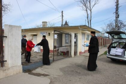 Arhiepiscopia Dunării de Jos ajută persoanele internate la Centrul Medico-Social din localitatea Pechea, judeţul Galaţi – fotografia 11