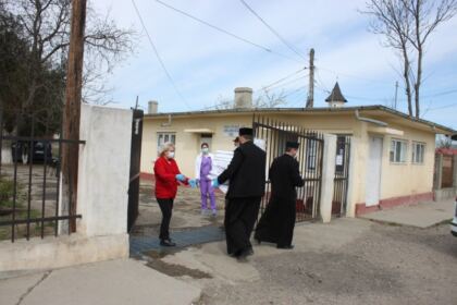 Arhiepiscopia Dunării de Jos ajută persoanele internate la Centrul Medico-Social din localitatea Pechea, judeţul Galaţi – fotografia 12