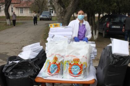 Arhiepiscopia Dunării de Jos ajută persoanele internate la Centrul Medico-Social din localitatea Pechea, judeţul Galaţi – fotografia 13
