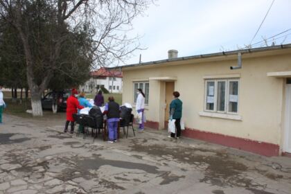 Arhiepiscopia Dunării de Jos ajută persoanele internate la Centrul Medico-Social din localitatea Pechea, judeţul Galaţi – fotografia 15