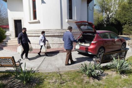 Așezământul parohial „Sf. Ierarh Ioan Gură de Aur“ din cadrul parohiei „Înălțarea Domnului“ din Galați oferă zilnic hrană pentru semeni aflați în nevoi – fotografia 16