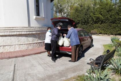 Așezământul parohial „Sf. Ierarh Ioan Gură de Aur“ din cadrul parohiei „Înălțarea Domnului“ din Galați oferă zilnic hrană pentru semeni aflați în nevoi – fotografia 17