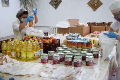 Centrul filantropic „Sfânta Cuvioasă Parascheva“ din Galați oferă hrană zilnic nevoiaşilor – fotografia 10
