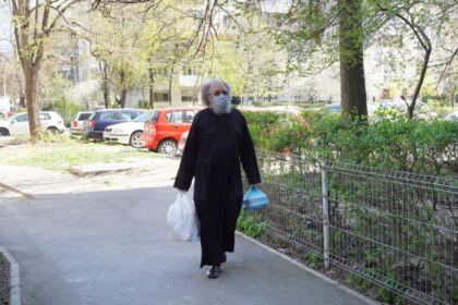 Centrul filantropic „Sfânta Cuvioasă Parascheva“ din Galați oferă hrană zilnic nevoiaşilor – fotografia 17