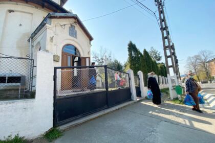 Daruri pentru nevoiaşii din zona Nicoreşti – fotografia 1