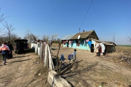 Daruri pentru nevoiaşii din zona Nicoreşti – fotografia 11