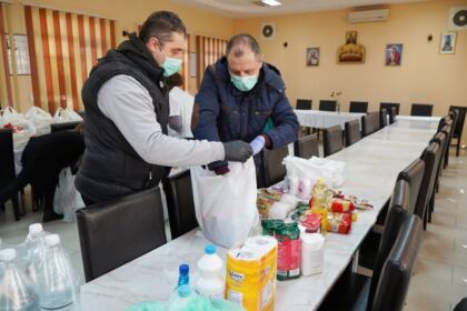 Zilnic în parohia „Sfântul Spiridon“ din Galaţi 70 de copii primesc sprijin – fotografia 5