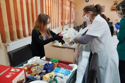 Zilnic în parohia „Sfântul Spiridon“ din Galaţi 70 de copii primesc sprijin – fotografia 6
