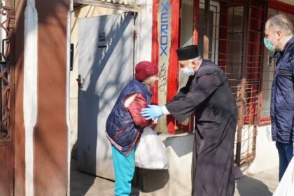 Zilnic în parohia „Sfântul Spiridon“ din Galaţi 70 de copii primesc sprijin – fotografia 18