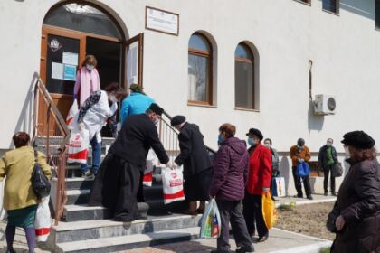 Activități social-filantopice la Centrul multifuncțional de servicii sociale „Speranțe pentru vârsta a III-a“ al Parohiei „Pogorârea Sfântului Duh“ – Galați – fotografia 10