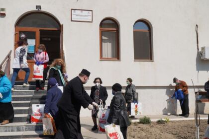 Activități social-filantopice la Centrul multifuncțional de servicii sociale „Speranțe pentru vârsta a III-a“ al Parohiei „Pogorârea Sfântului Duh“ – Galați – fotografia 11