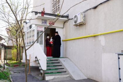 Activități social-filantopice la Centrul multifuncțional de servicii sociale „Speranțe pentru vârsta a III-a“ al Parohiei „Pogorârea Sfântului Duh“ – Galați – fotografia 13