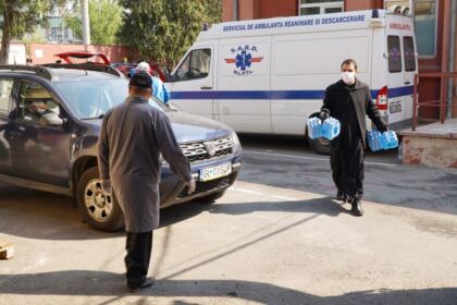 Spitalul CFR Galaţi a primit ajutoare din partea Arhiepiscopiei Dunării de Jos – fotografia 11