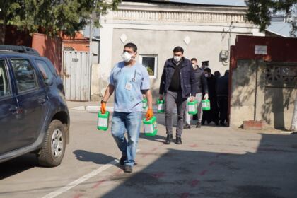 Spitalul CFR Galaţi a primit ajutoare din partea Arhiepiscopiei Dunării de Jos – fotografia 15