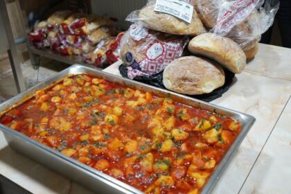 Cantina socială „Sfântul Vasile cel Mare“ din Brăila oferă hrană zilnic nevoiaşilor – fotografia 8