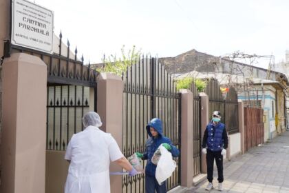 Cantina socială „Sfântul Vasile cel Mare“ din Brăila oferă hrană zilnic nevoiaşilor – fotografia 20