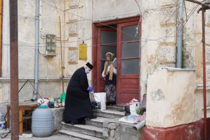 Cantina socială „Sfântul Vasile cel Mare“ din Brăila oferă hrană zilnic nevoiaşilor – fotografia 23
