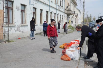Cantina socială „Sfântul Vasile cel Mare“ din Brăila oferă hrană zilnic nevoiaşilor – fotografia 25