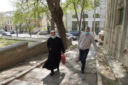 Cantina socială „Sfântul Vasile cel Mare“ din Brăila oferă hrană zilnic nevoiaşilor – fotografia 26