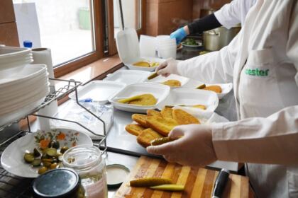 Centrul social „Sfânta Filofteia“ din Brăila oferă zilnic ajutoare nevoiaşilor – fotografia 8