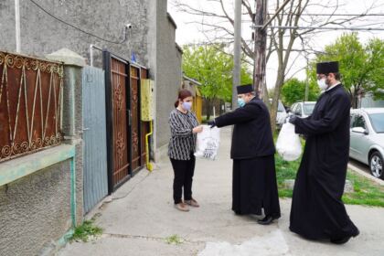 Centrul social „Sfânta Filofteia“ din Brăila oferă zilnic ajutoare nevoiaşilor – fotografia 14