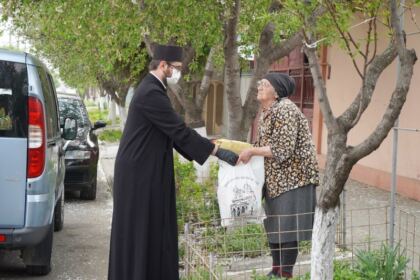 Centrul social „Sfânta Filofteia“ din Brăila oferă zilnic ajutoare nevoiaşilor – fotografia 17