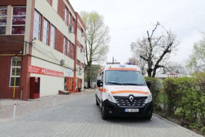 Împreună cu personalul medical şi de îngrijire de la Căminul pentru persoane vârstnice „Sf. Ilie“ din Galaţi – fotografia 1