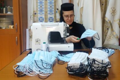 Daruri pascale – măşti de protecţie şi produse tradiţionale de la Sfintele mănăstiri – fotografia 1